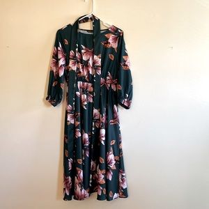 Multi-season dress with belt. And elastic waist. Size 6/Medium.